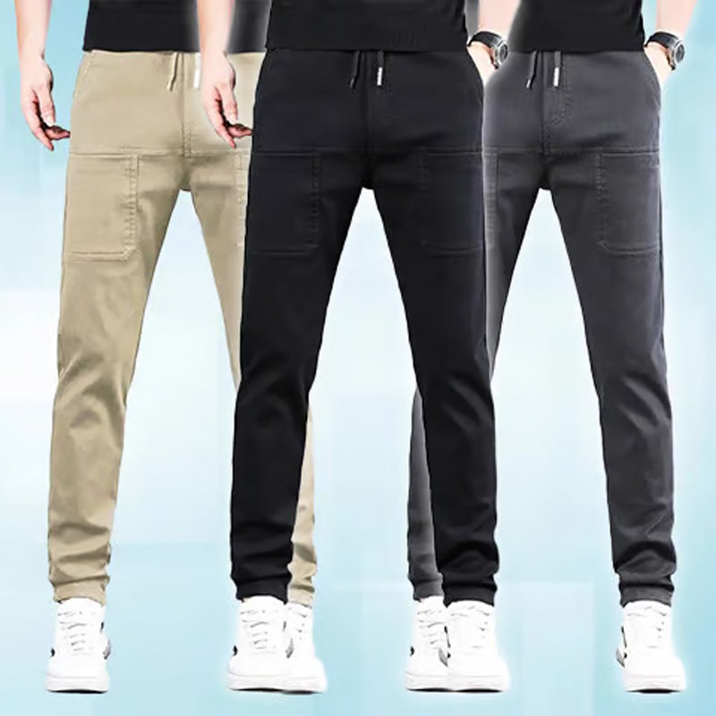 Durable cargo pants with high stretch content and several pockets