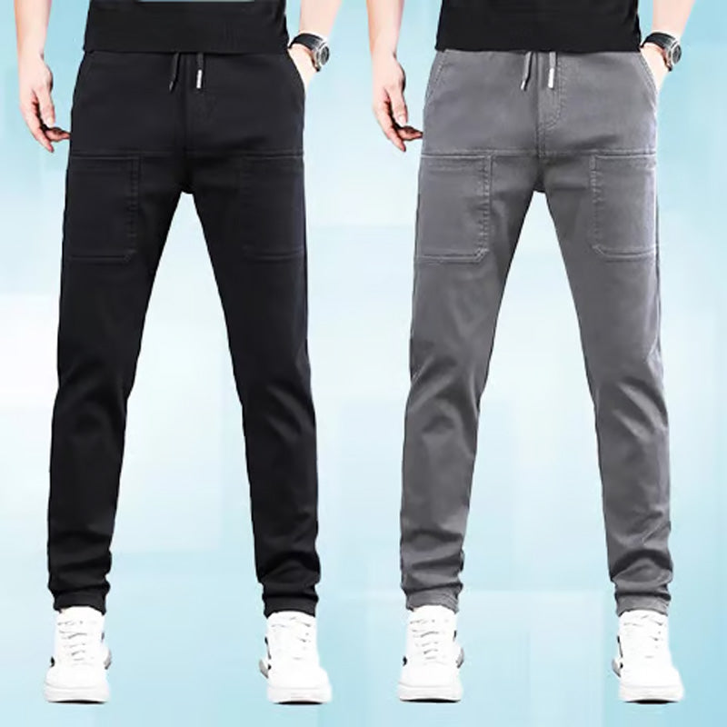 Durable cargo pants with high stretch content and several pockets