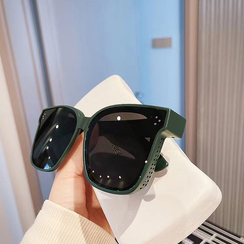 Polarised ultraviolet anti-myopia sunglasses