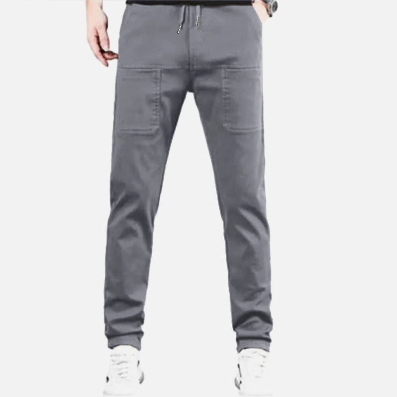 Durable cargo pants with high stretch content and several pockets