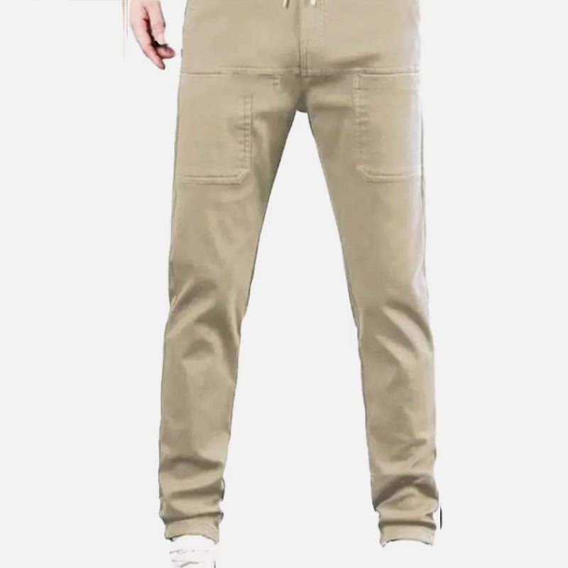 Durable cargo pants with high stretch content and several pockets