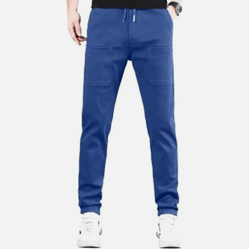 Durable cargo pants with high stretch content and several pockets