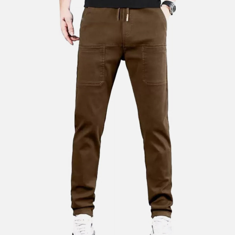 Durable cargo pants with high stretch content and several pockets