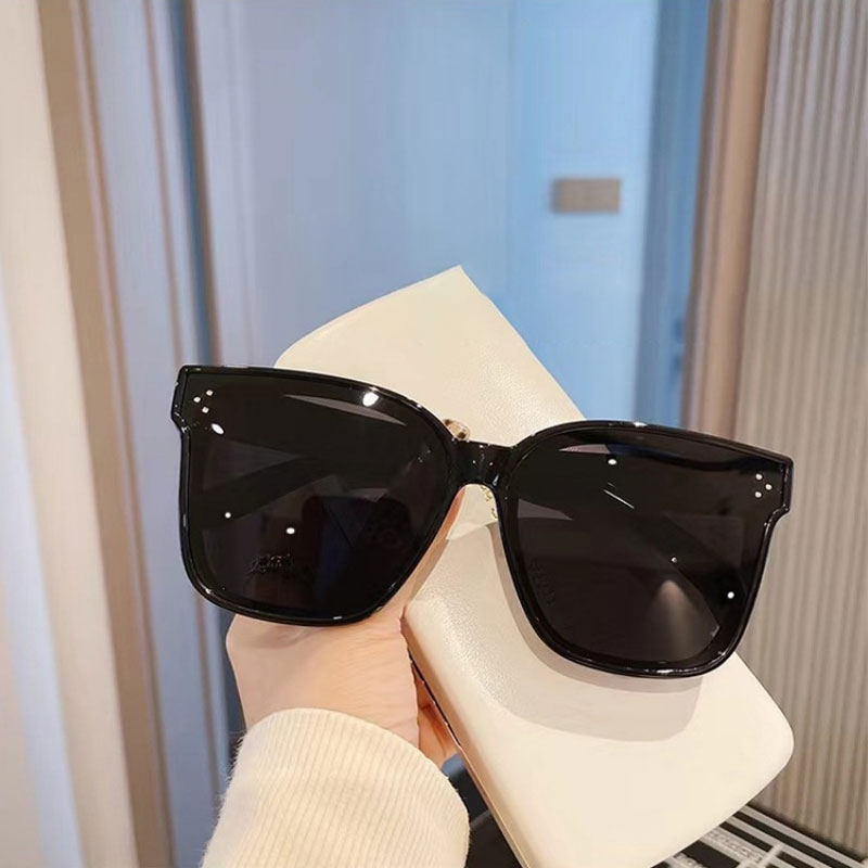 Polarised ultraviolet anti-myopia sunglasses