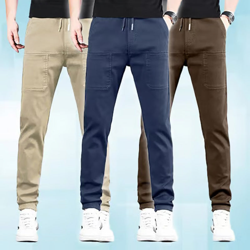 Durable cargo pants with high stretch content and several pockets