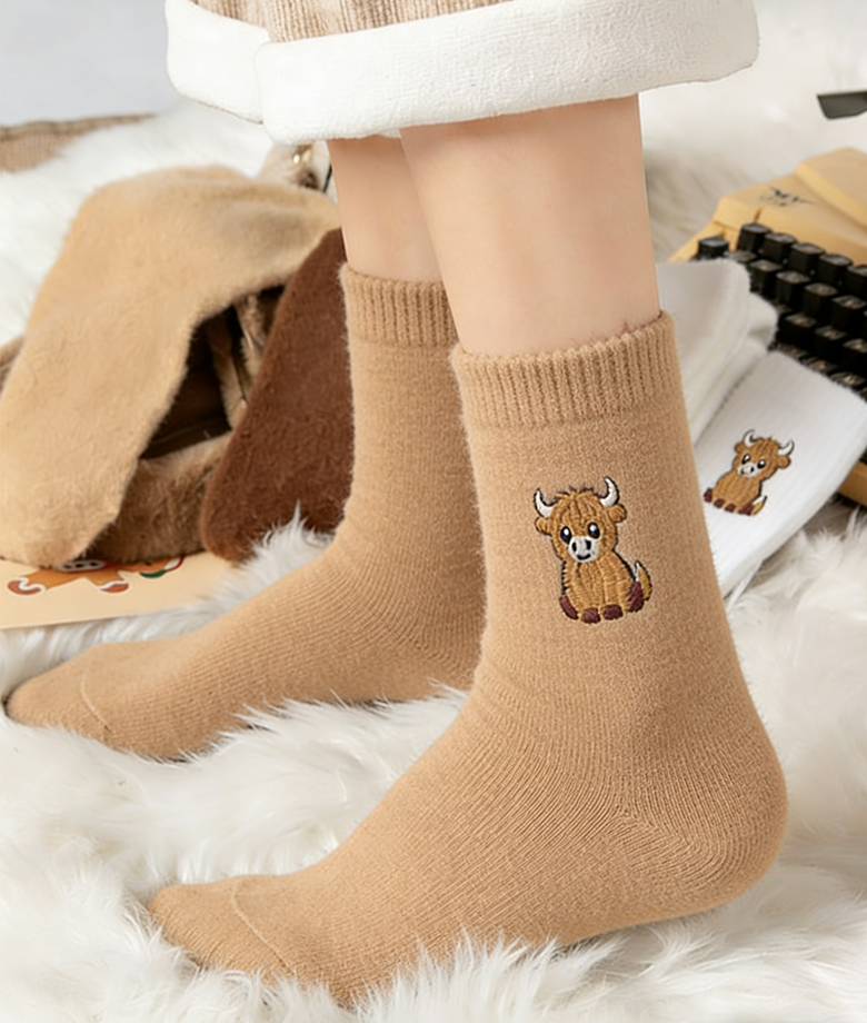 🔥Women's Cute Warm Highland Cow Embroidered Plush Socks