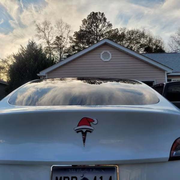 🎅🚗 Santa Hat Car Emblem Overlay — Waterproof, Reusable Holiday Decoration for Any Car Badge